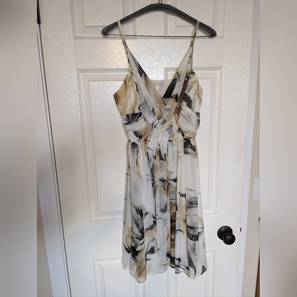 Whimsical white patterned chiffon dress - Picture 4 of 4